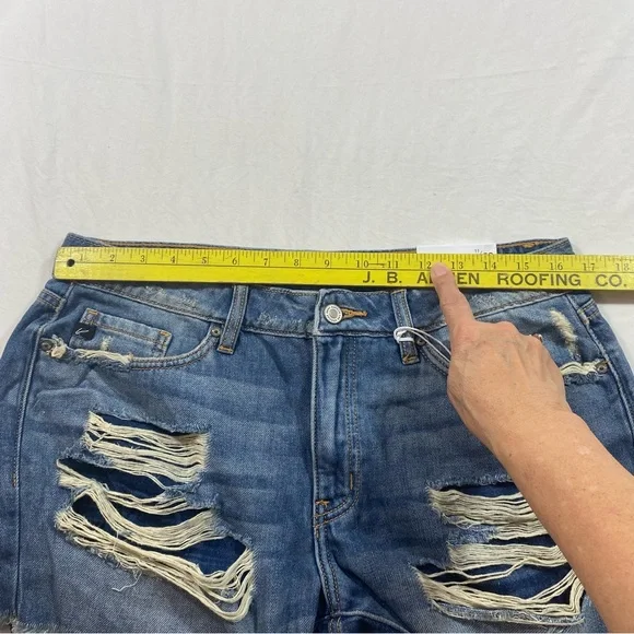 Kancan Distressed Denim Shorts Women’s 11 blue jeans shorts NWT - Picture 7 of 8